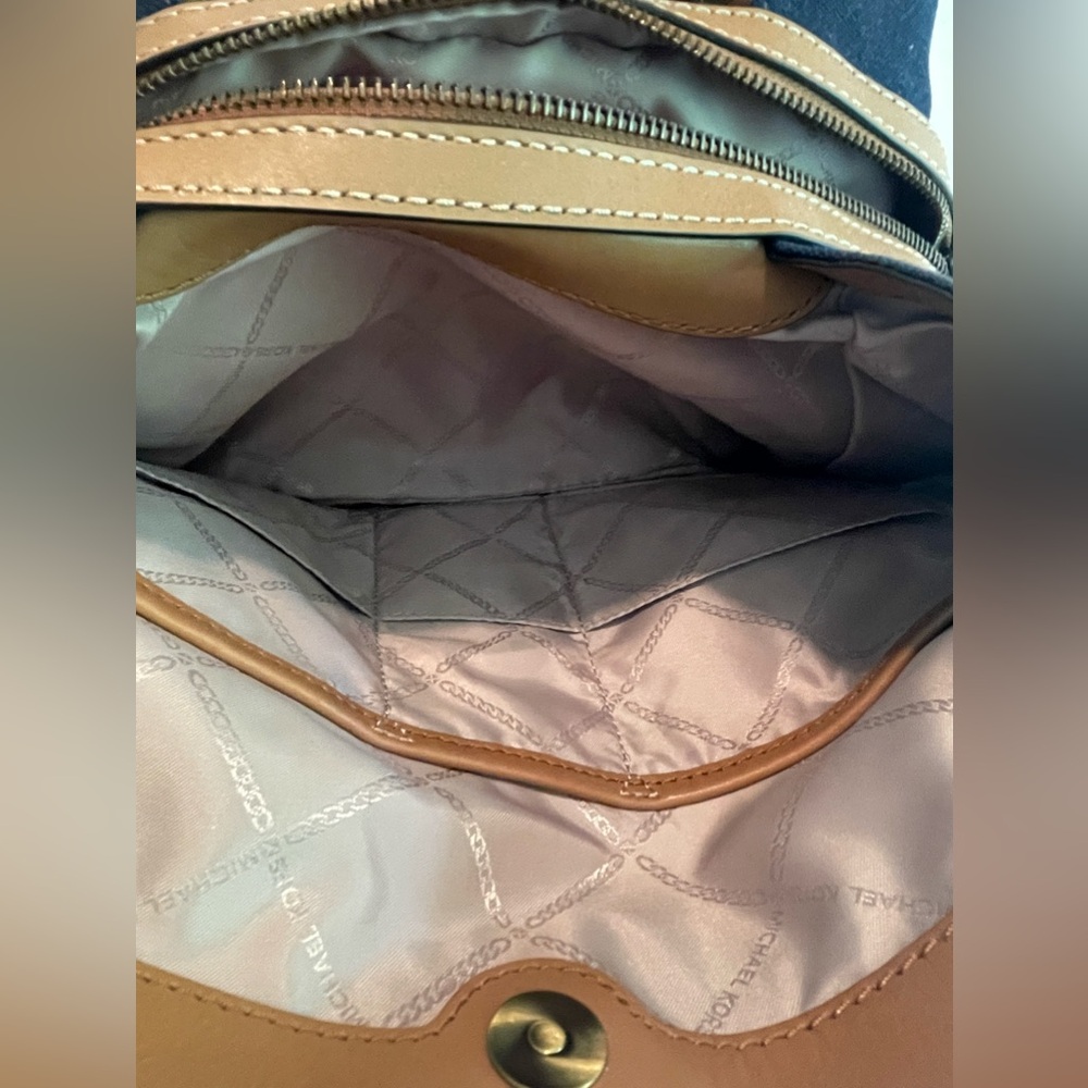 Michael Kors Raven Pocket Shoulder Tote - Picture 9 of 10
